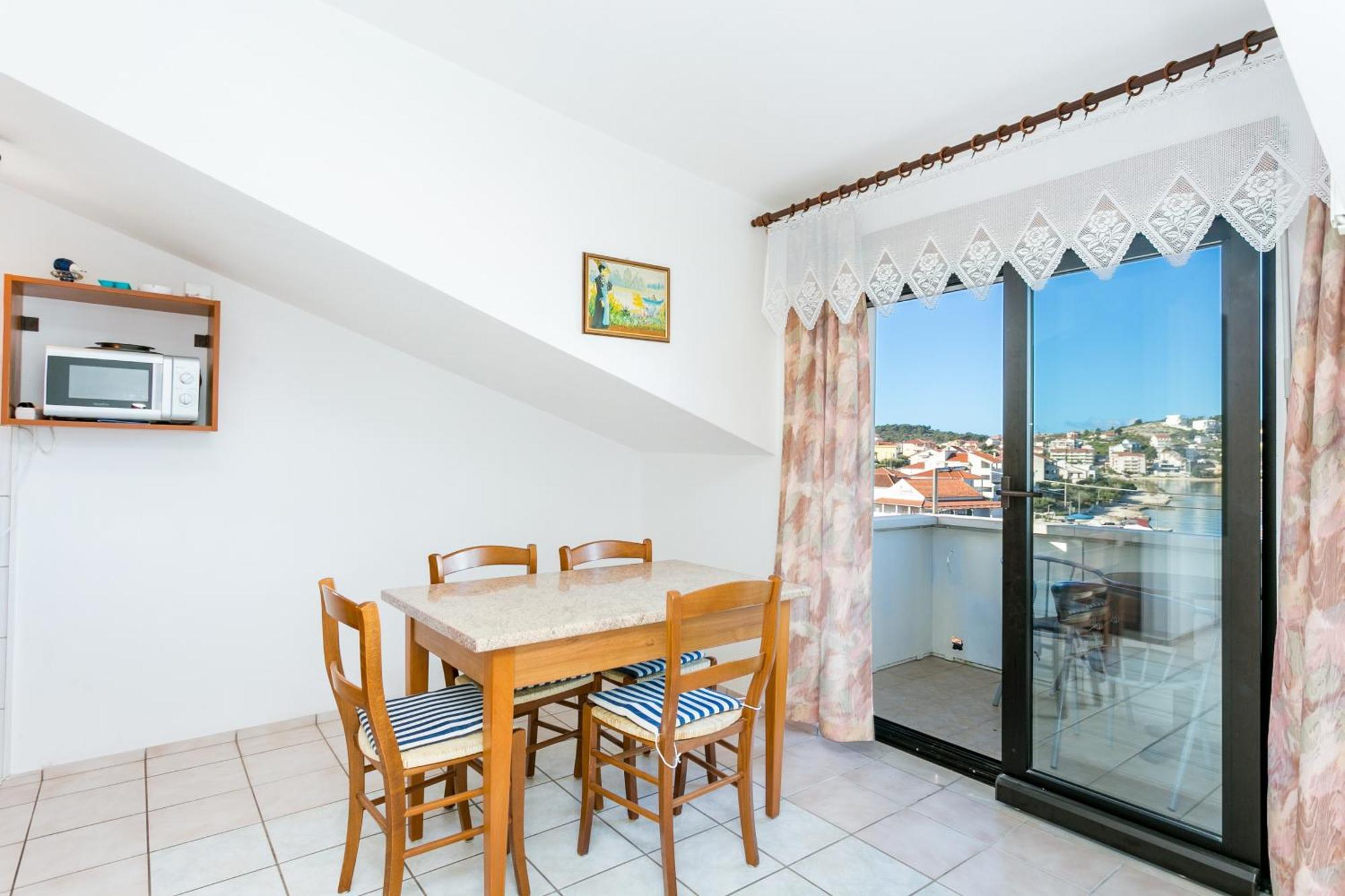 Seaside Apartments With A Swimming Pool Okrug Gornji, Ciovo - 11374 Trogir Room photo